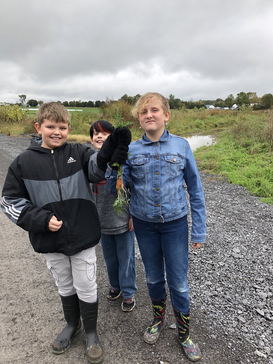 quesera29's tweet photo. Great tour of the farm this morning!  Thanks so much for having us. Looking forward to cooking up a storm. #locallygrown  #farmtotable #Farmtoschool https://t.co/rU6fLKte7J
