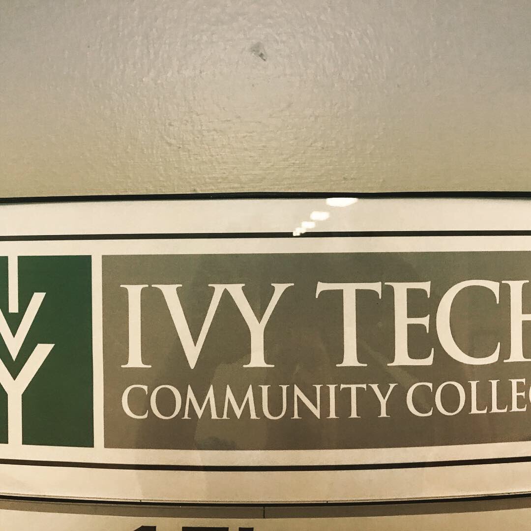 Prime_Smile's tweet photo. Here at the Ivy Tech campus in Lawrence for their Health/Resource Fair! Education and dental health...a heck a of combo! #primesmile #ivytech #happyteeth #indydentist #dontforgettofloss https://t.co/G3eB8ZbadN