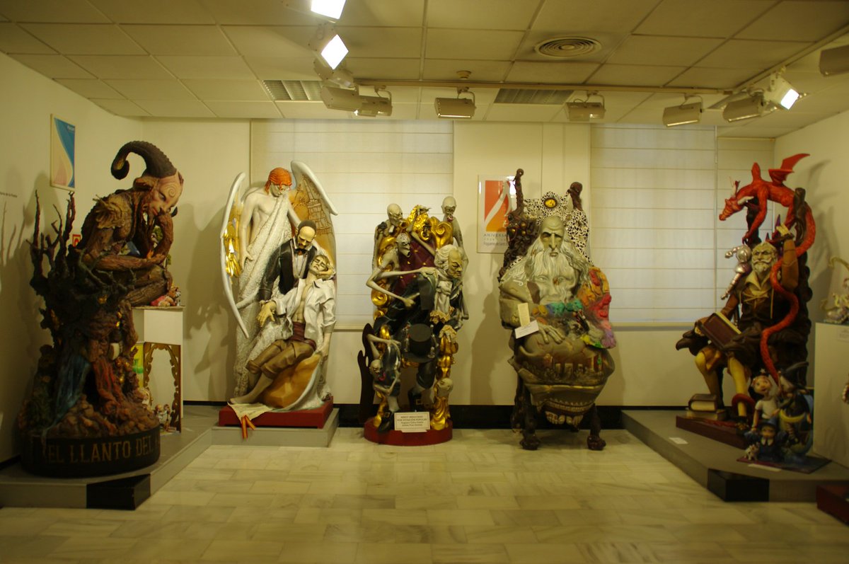 puedoviajar's tweet photo. El #Museo de Hogueras (Fogueres) hace un recorrido por la fiesta grande de #Alicante: Les #Fogueres de Sant Joan. 
https://t.co/FrKyySaPsF  #alacant @Alicante_City @costablancaorg @c_valenciana https://t.co/6FJNnJW4p8
