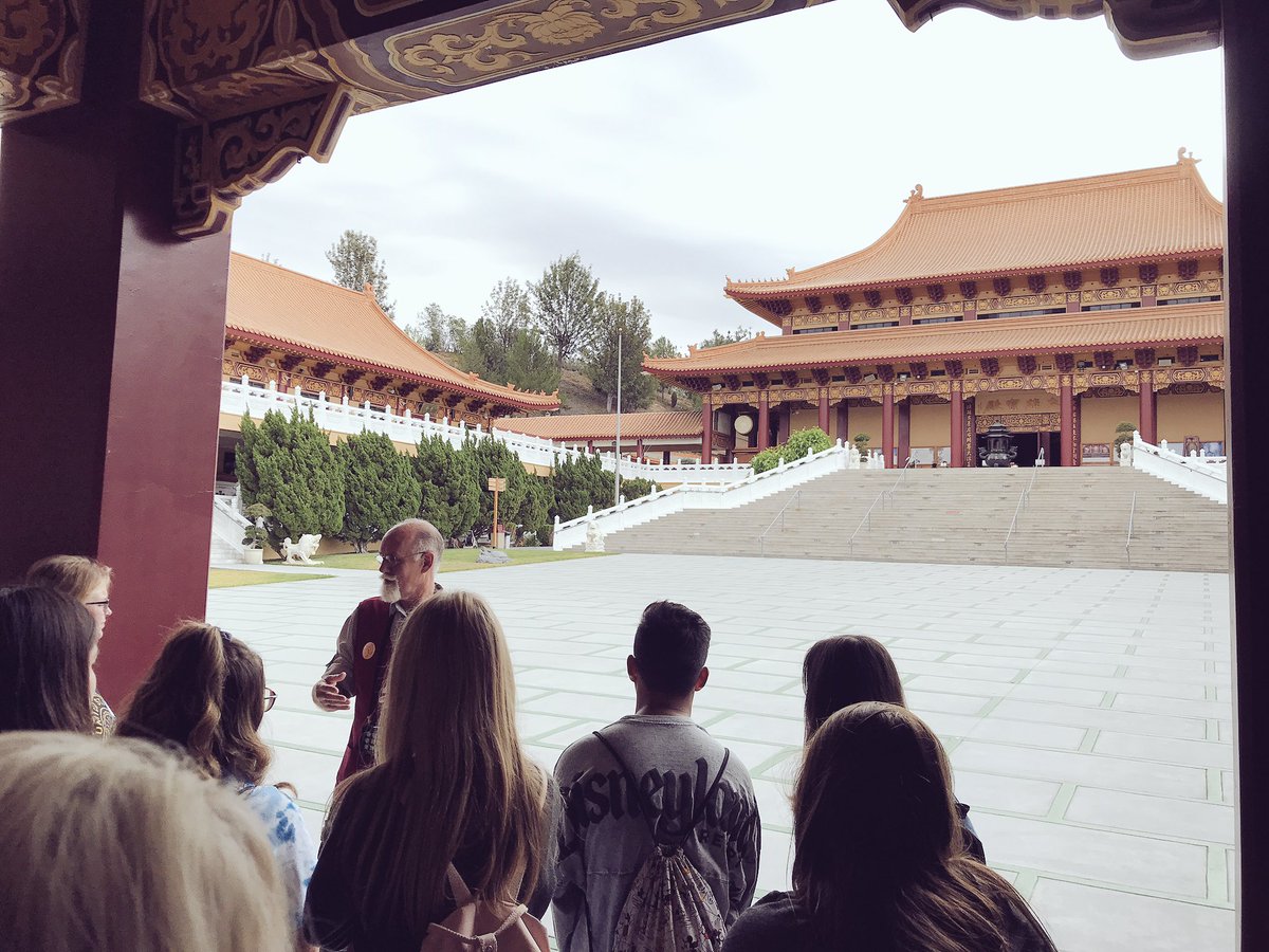 MsGreeneEdu's tweet photo. Having an amazing time learning from the docents at the Hsi Lai Temple. #byarsmeetsworld #erhstweets #cnusdfutureready #apworld https://t.co/8KtEwKbYVi