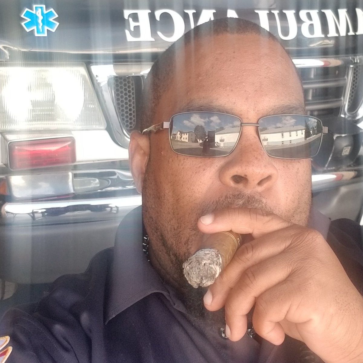 NocturnalCreatu's tweet photo. A little down time. #CigarSociety #botl #sotl #LeafKing #Cigars #smokeup #ItsAGrownFolkThing #911🚑 #EMS https://t.co/1rdjR9aZ0d