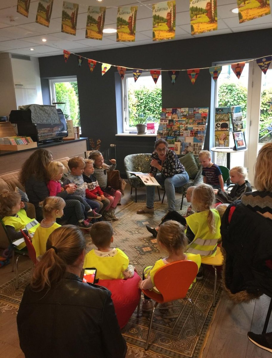 Plukker's tweet photo. Vandaag kwam de #Gruffalo op visite. En leuk dat het was!  #Kinderboekenweek #kbw2018 @iLemniscaat https://t.co/yLA6SoxbHU
