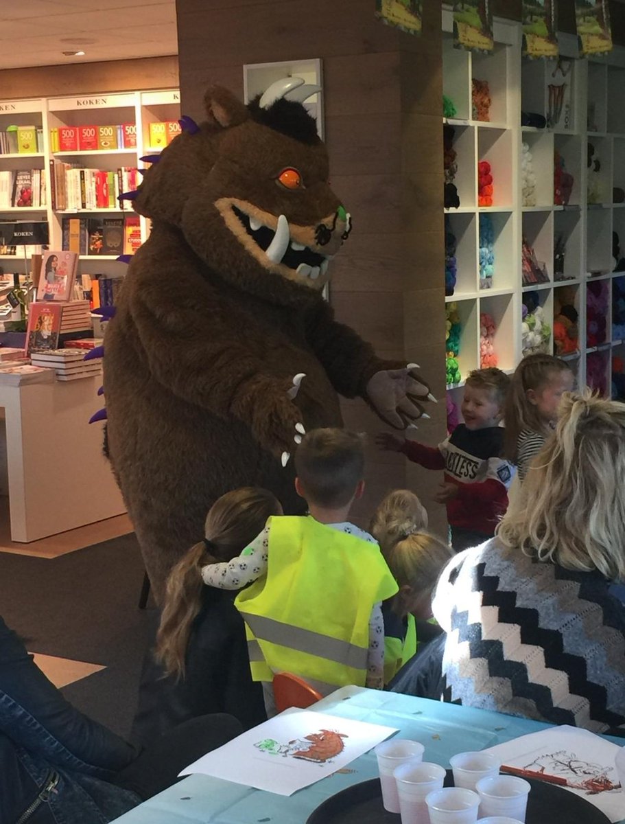 Plukker's tweet photo. Vandaag kwam de #Gruffalo op visite. En leuk dat het was!  #Kinderboekenweek #kbw2018 @iLemniscaat https://t.co/yLA6SoxbHU