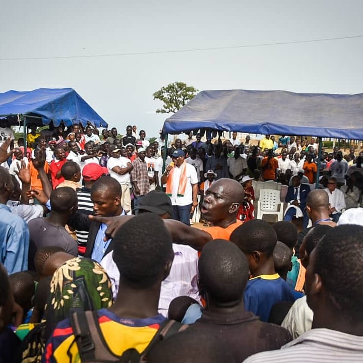 AkereMuna's tweet photo. Tournée dans la Région #Nord
En chemin pour #Garoua, nous avons fait une escale dans la localité de #Ngong
Campaign Trail: #North Region
On our way to Garoua, we made a stop in the locality of Ngong.
#Ensemble_Vers_Une_Nouvelle_République
#237NOW #Akere2018 #237Vote https://t.co/5cLMG7EMuA