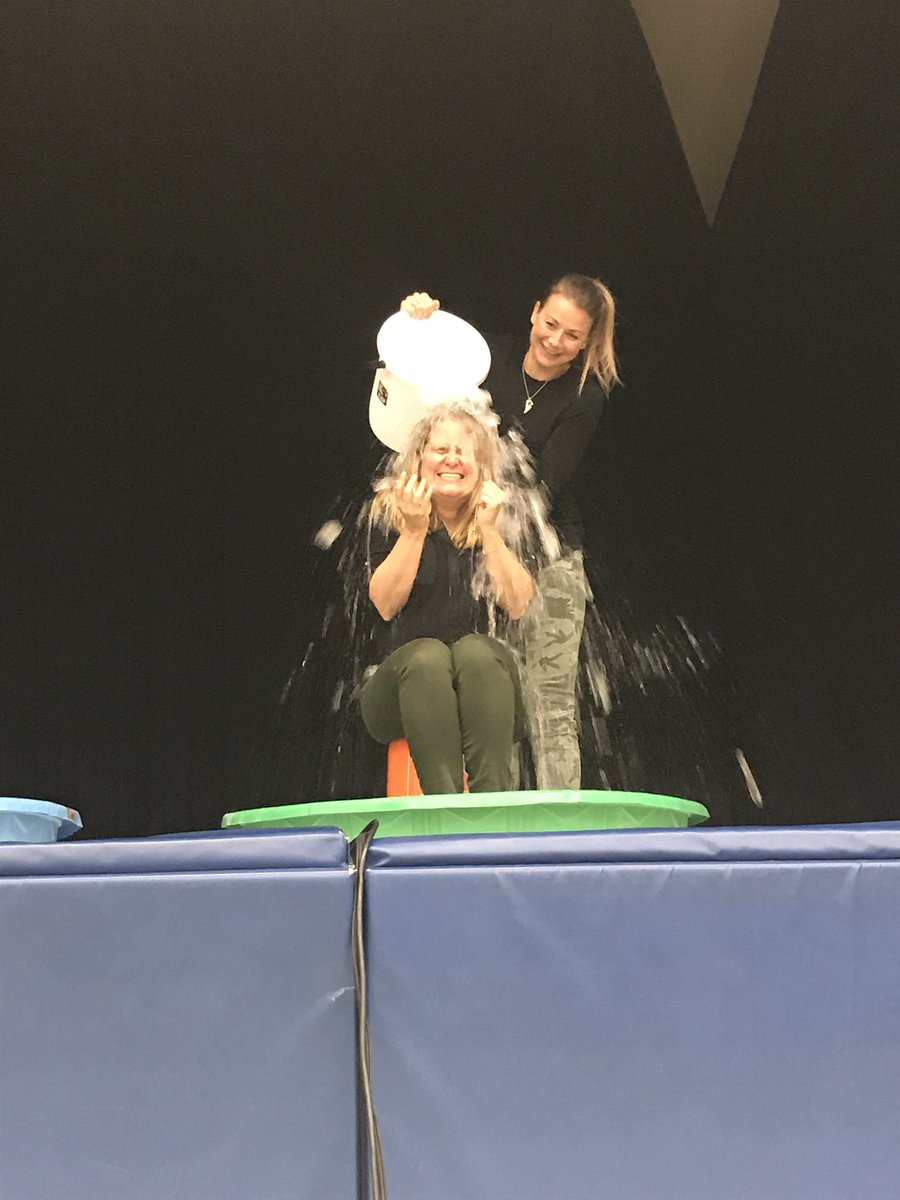 MsLHuk's tweet photo. When @QueenStreetPS meets their @TerryFoxCanada fundraising goal ($1000), Ms. Fraleigh, Ms. Fabbri and Ms. Saavedra get soaked with ice water!  Way to go!! @PeelSchools https://t.co/64KMRmPIQz