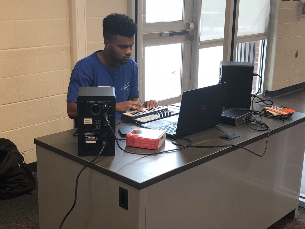 Marieedwards77's tweet image. Future Center After School Music Production coming Oct. 17! Signup NOW! #musicproduction #musicengineering #afterschool #mhs #middierising #futurecenter #bethereason #thisiswe