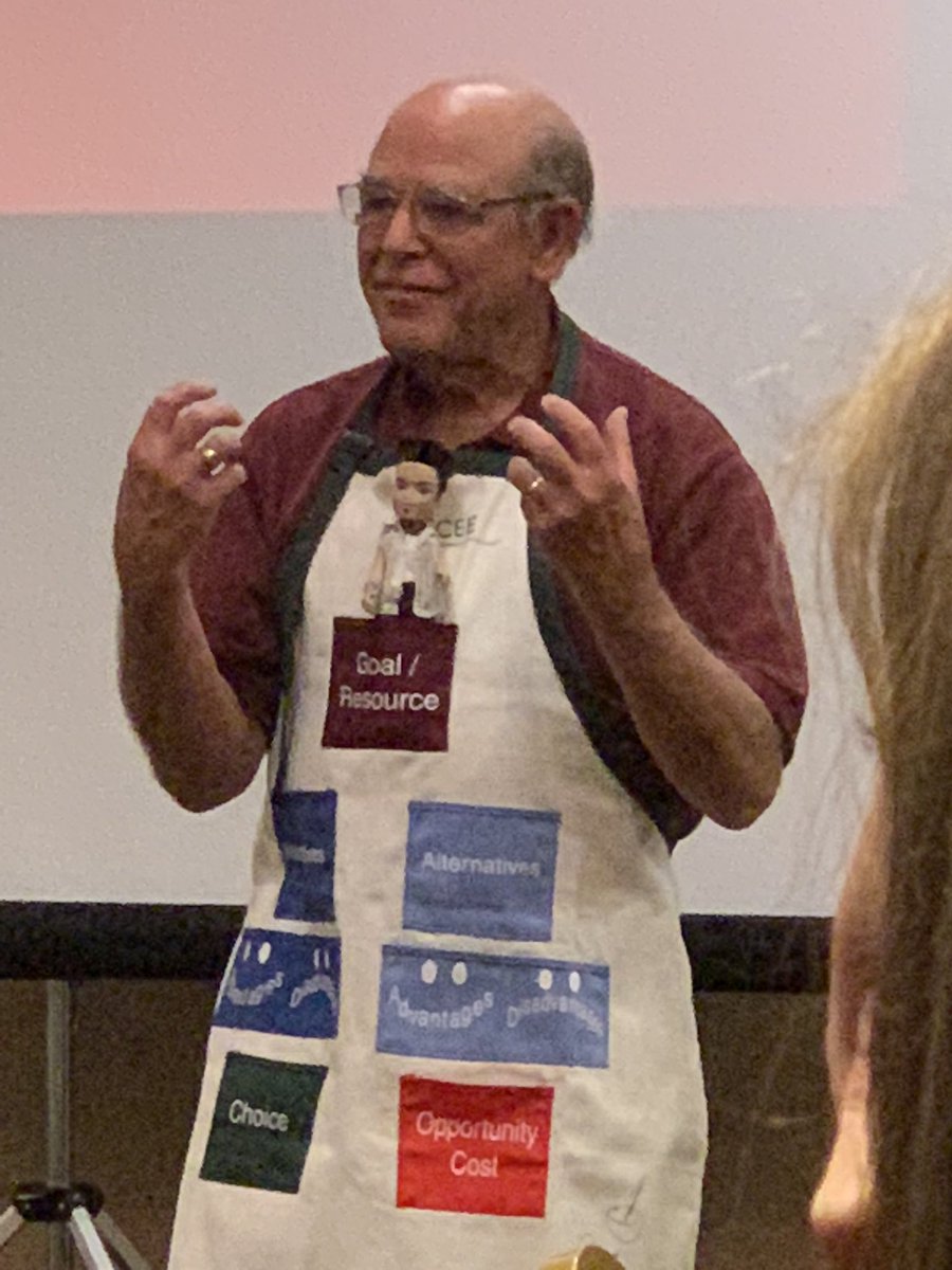 carrie_faria's tweet photo. Just listened to Jim Charkins’ mini lesson on the Principals of Economic Thinking....AMAZING and REAL!!! #HSSCLIC https://t.co/6tXnLv2DIb