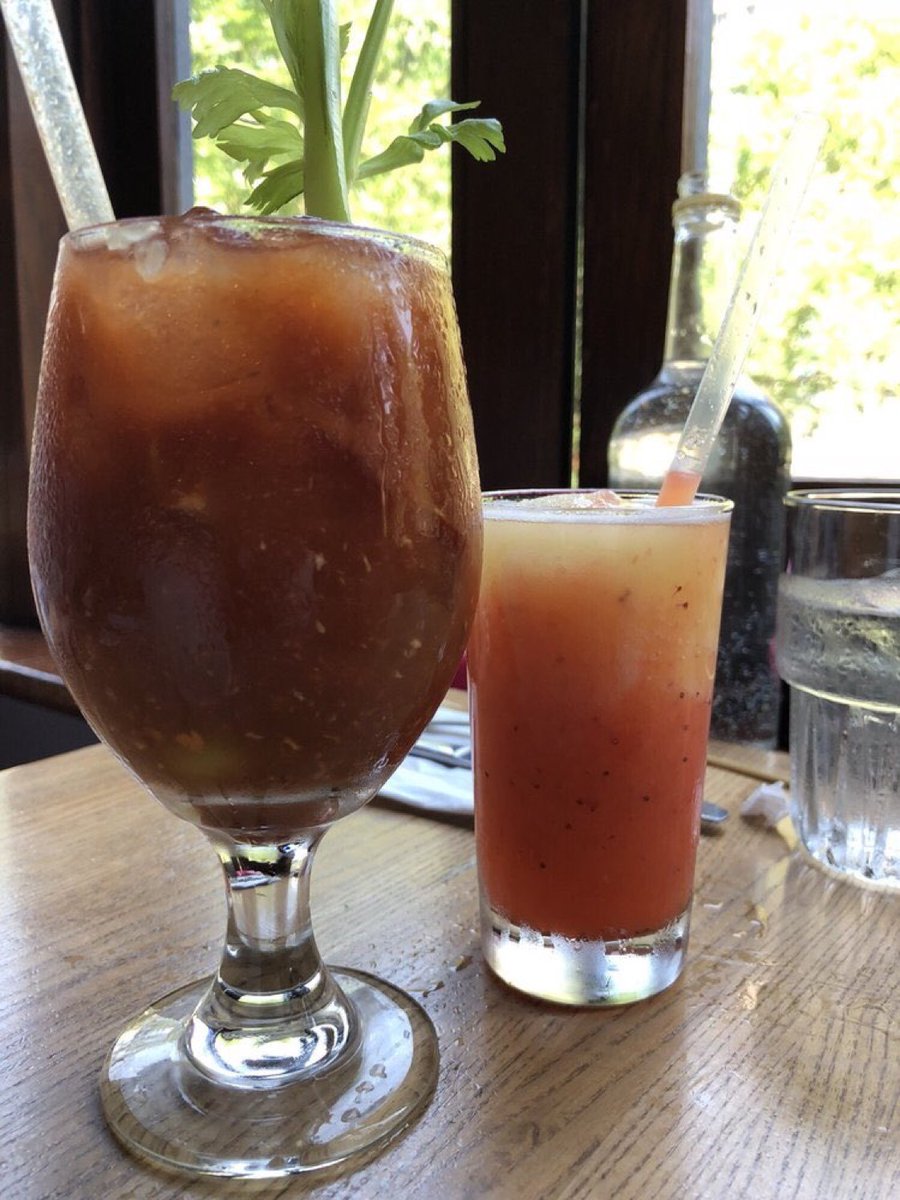 TheWTMApp's tweet photo. The Heights Bar & Grill has daily happy hour from 4pm-7pm and then a reverse happy hour from 11pm-2am! https://t.co/0gSoYlgWyc #TheHeightsBar&Grill #WTMHappyHour #WTMSZN https://t.co/fQwPQMHFQB
