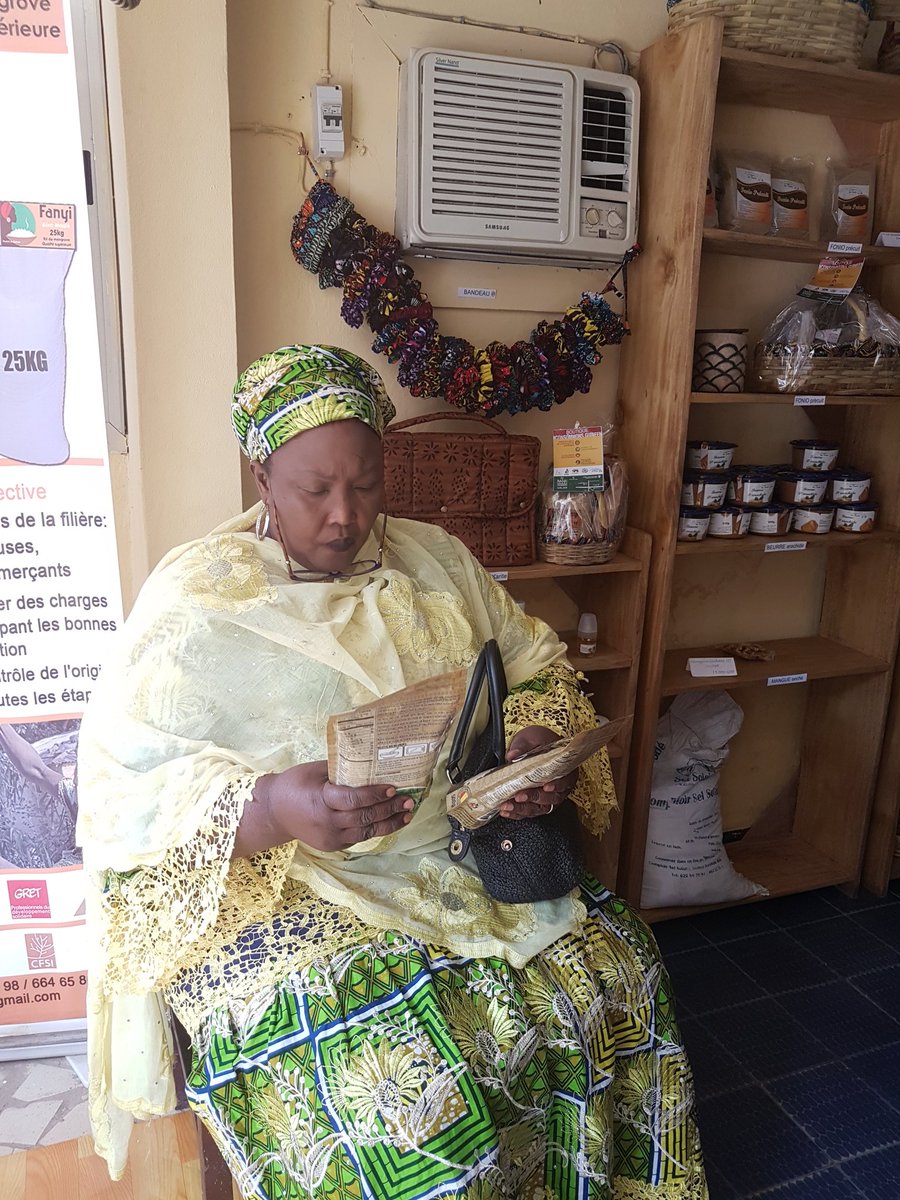 domani_dore_off's tweet photo. Avec les imminentes membres de la coopérative des Amazones pour l'agriculture et le développement #CFAAD à la boutique #ConsommonsGuineen envisager un partenariat d'exportation et faire nos courses @lapetitedamba @CMC_Guinee @TiduScsgo https://t.co/6JYLKuzf6S