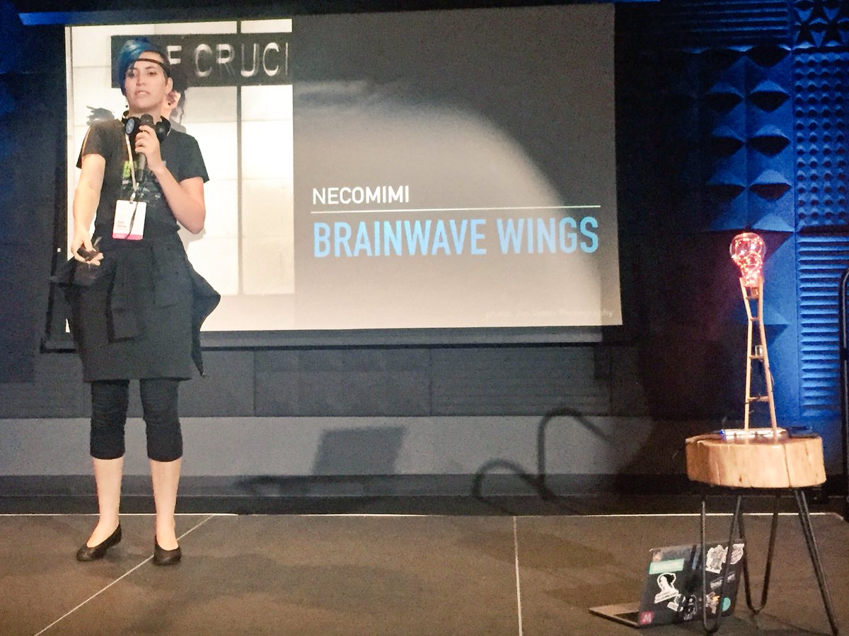 ginnyfahs's tweet image. Unreal watching @glowascii turn this light on and off WITH HER MIND 🤯 #IoT #thinkblink #Spectra18 @particle