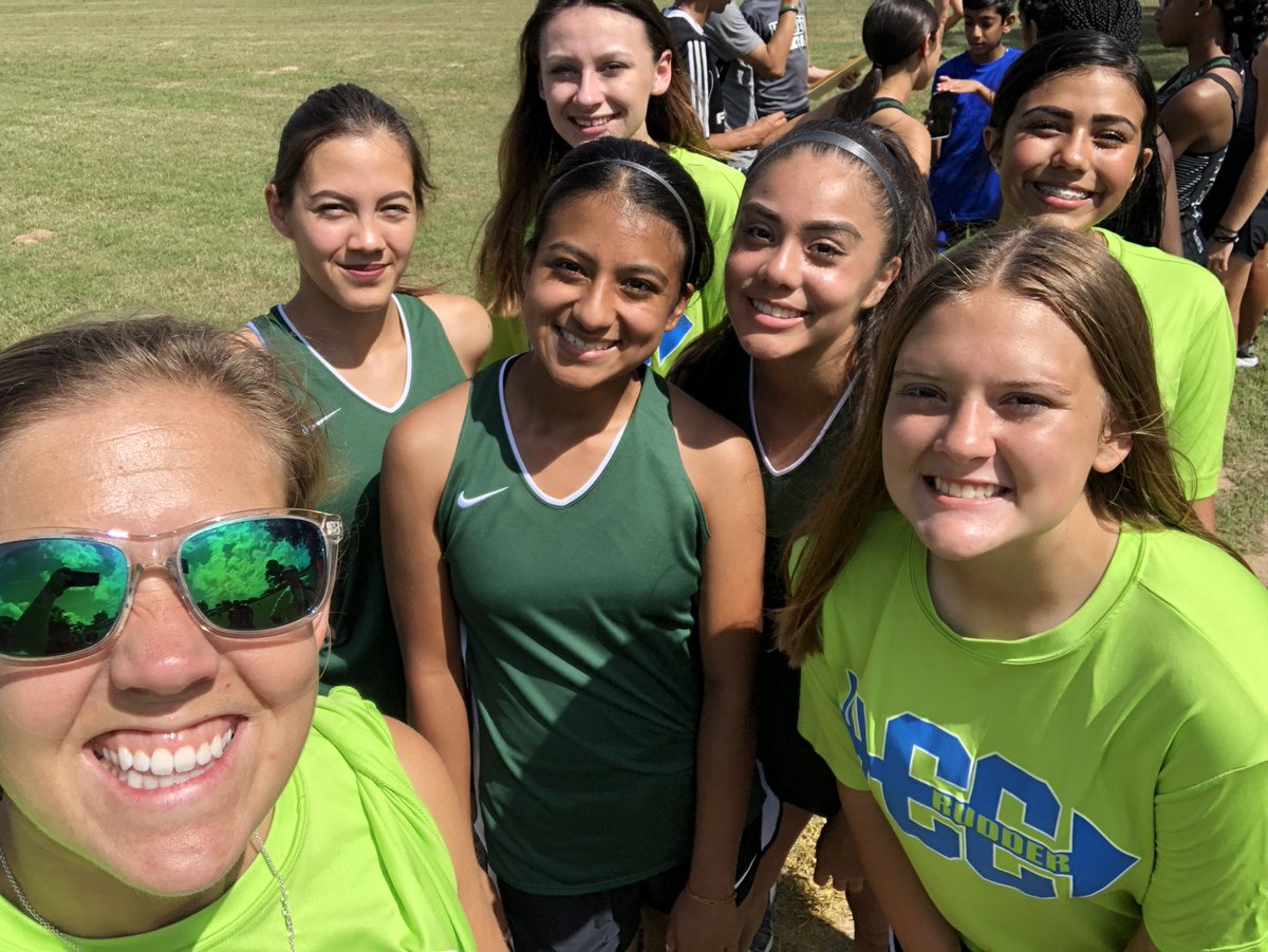 ccrudder's tweet photo. Last race before district. #runhardrangers #rltw https://t.co/GKWOC1lXP9