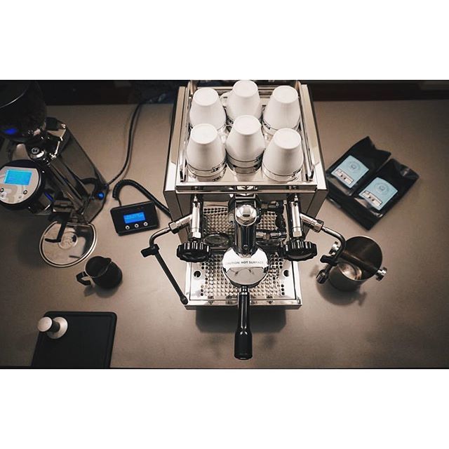 rocketespresso's tweet image. Late night coffee lessons with @thebroomwagon, @luke.shilling and @salvavitaespresso #allthetools #rocketathome ift.tt/2Qun4ps