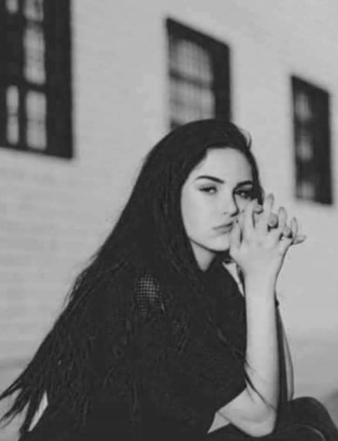 هناكـ نوعية من البشـر
يمتدحون أعزائهـم حتى يجعلوهم قديسين بعيون الناس ،

وعند أول خــلاف يحولونهم لشياطين من شــدة الـذم والتشنيــع .!!