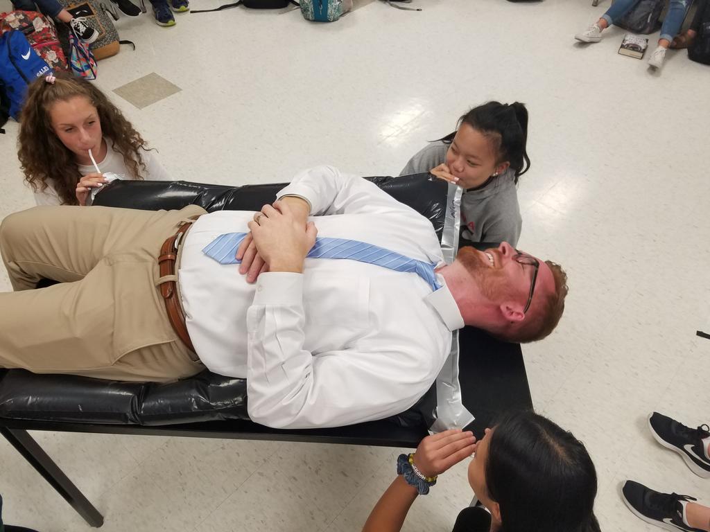 DRamosPHS's tweet photo. It's always fun when... @PHSADSwanson and I walk through a class...and surprisingly are pulled into the lesson. I was fully engaged๐คฃ #pcepscience @IBchemmilam https://t.co/kRRUaEQOH6