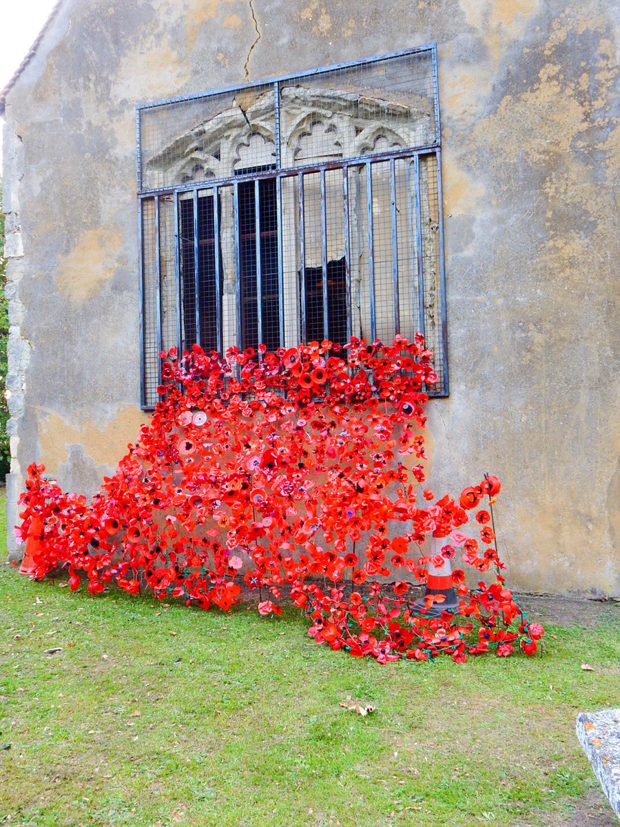 murstonheArt's tweet image. Wow what an amazing first day - already looking stunning 
#WW1poppies #SwaleinBloom #100poppysites #wedidnotforget #communitiesworkingtogether #funpalaces #proudofmycommunity #WW1