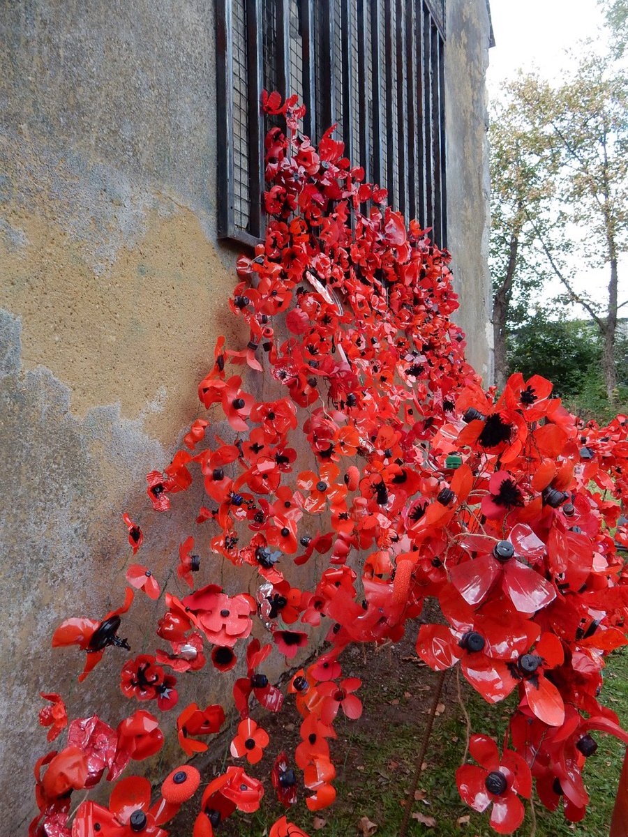 murstonheArt's tweet image. Wow what an amazing first day - already looking stunning 
#WW1poppies #SwaleinBloom #100poppysites #wedidnotforget #communitiesworkingtogether #funpalaces #proudofmycommunity #WW1