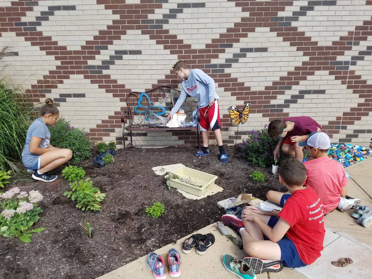 JenWevodau's tweet image. #crestcommunitychallenge2018 #ICRocks #ICTeamConquerors #HayleysGarden