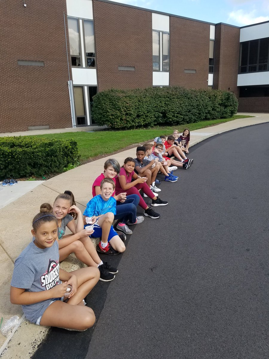 JenWevodau's tweet image. #crestcommunitychallenge2018 #ICRocks #ICTeamConquerors #HayleysGarden