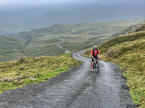 Bit late but still deserving of the recognition! To climb <a href="/100Climbs/">Simon Warren</a> is an achievement in itself, to do it in 1 go is on another level! Massive hats off to the crew 👏 notinthepeloton.com/100climbs-chal…