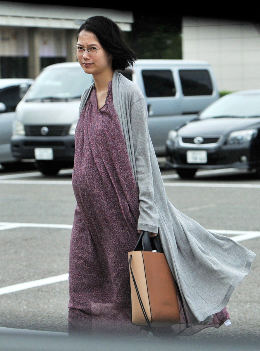ʟᴀʟᴀɪɴᴇ on X: Miyazaki Aoi (32) spotted at NHK in Shibuya, announced her  pregnancy last May with her first child to Okada Junichi (37). She's  planning to concentrate on child rearing after