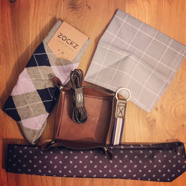 Dapperdavecash's tweet photo. One of my favourite times of the month. Loving the purple tones in this months @sprezzabox. Perfect colours for this time of year.
.
.
.
.
.
#mysprezzabox #dapperdavecash #dapperdavestyle #maleblogger #corkblogger #dublinbloggers #irishblogger #ukblogger… https://t.co/1y1k9FwhjW https://t.co/4vCipbi6IY