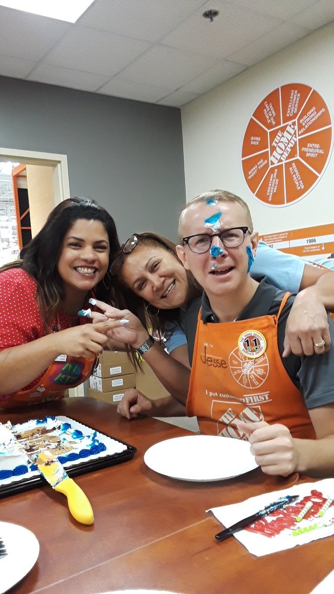 Kat Orange tweet media