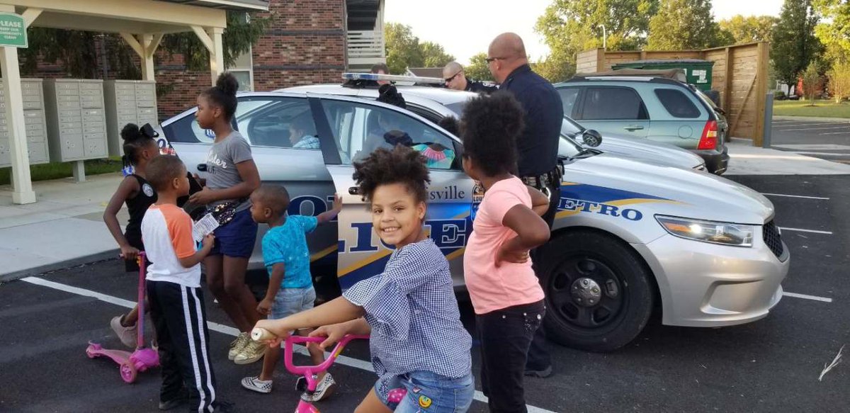 JackiGuilford's tweet photo. LMPDs Peace Walk at Watterson Lakeview Apartments #LiveMillennia @MillenniaCo @FrankTSinito https://t.co/nFjz0Mrd0r