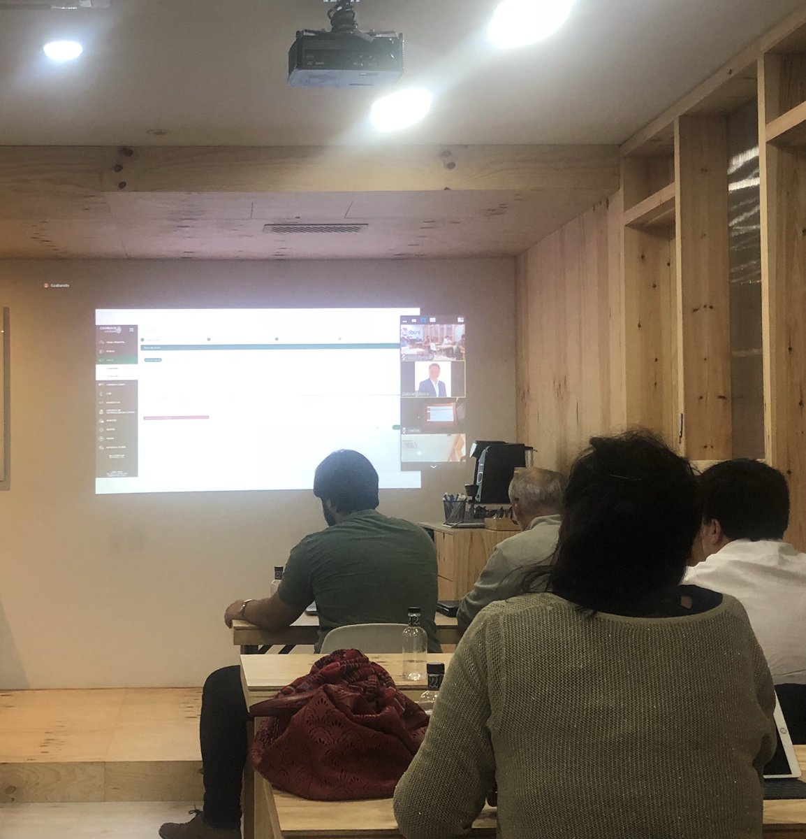 VipCashbackGrp's tweet image. Aprendiendo a crear un #shoppingdeal, herramienta súper potente de marketing, incluida en los programas de #cashbacksolutions que te permite segmentar perfectamente la audiencia a la que dirigirte.