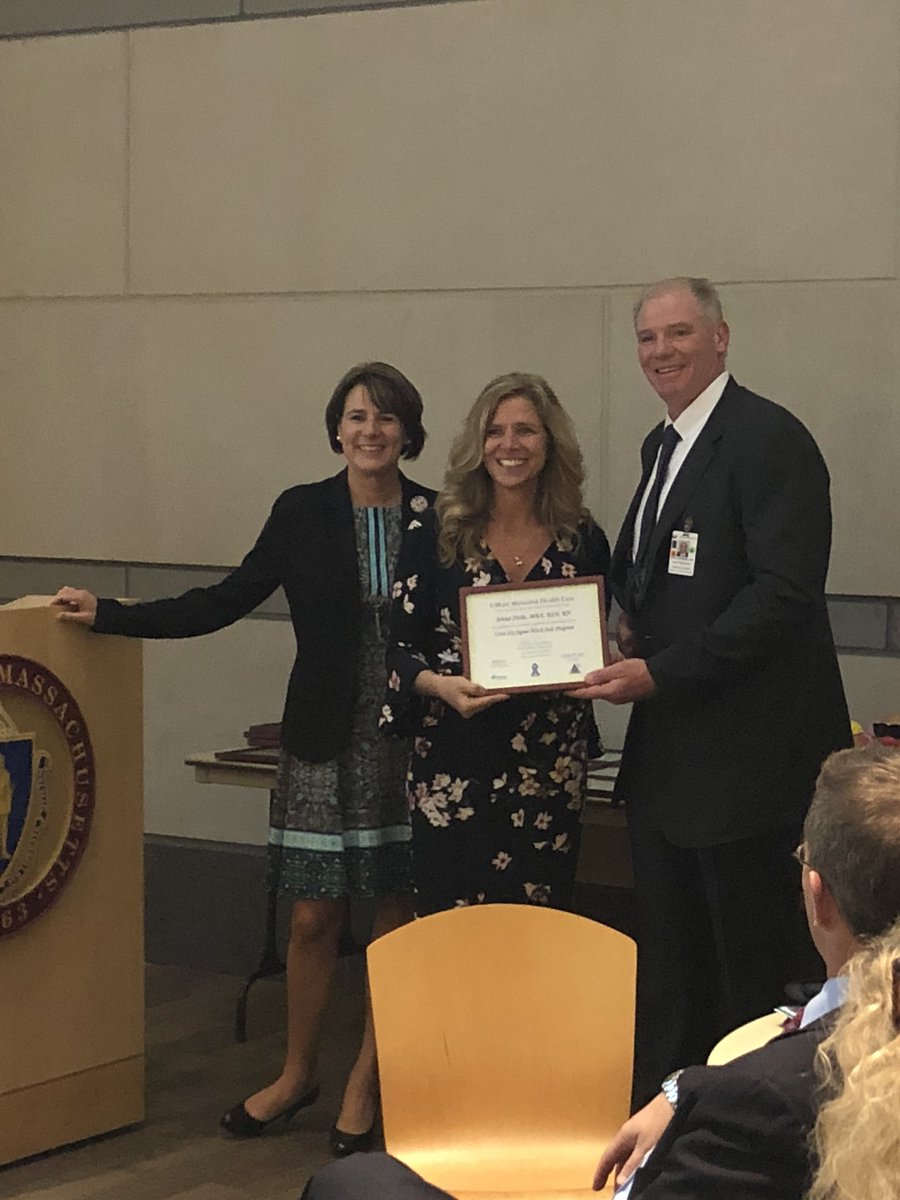 umassmemorial's tweet photo. Lori Pelletier, VP operational excellence of @Ideas_UMMHC and Dr. Eric Dickson, president and CEO, @umassmemorialC1 present certificates to our newest @umassmemorial LEAN Six Sigma Black Belt Program graduates #leansixsigma #everydayinnovators @umasseyedoctors https://t.co/zoxJjPcy5c