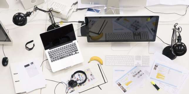 Les " sans-bureau-fixe " se rebiffent lemde.fr/2ObXFzT #bureau #ff #travail #entreprises #salariés