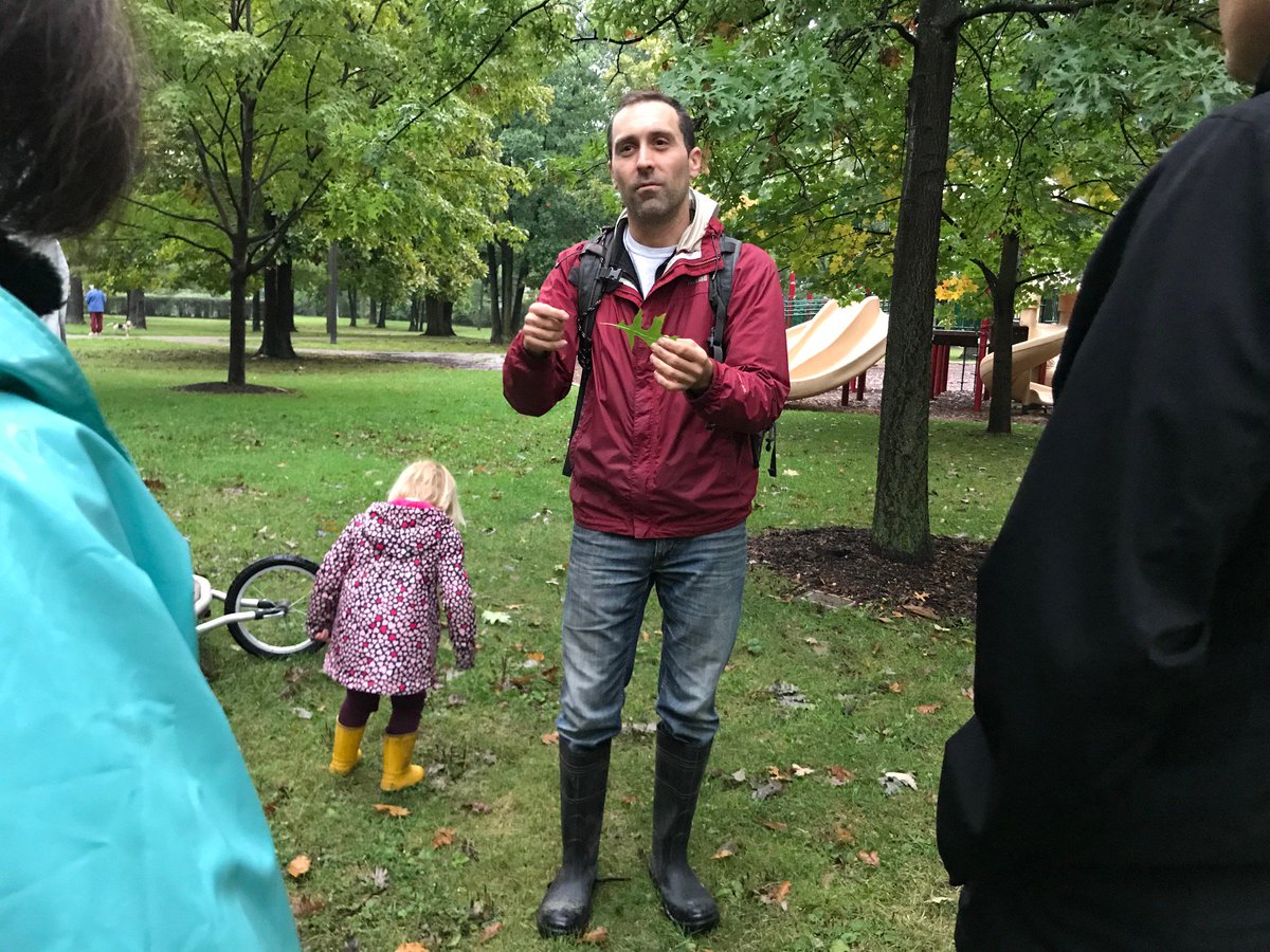 Oakvillegreen's tweet photo. A big thank you to @JeffDickie for hosting our Tree Tour at Forster Park last night, and @townofoakville for supporting #TreeTales and the Backyard Tree Planting Program.
It's not too late to register for a #backyardtree! Visit https://t.co/kL8tO1721b to learn more and sign up! https://t.co/M7Bmv8S9MH