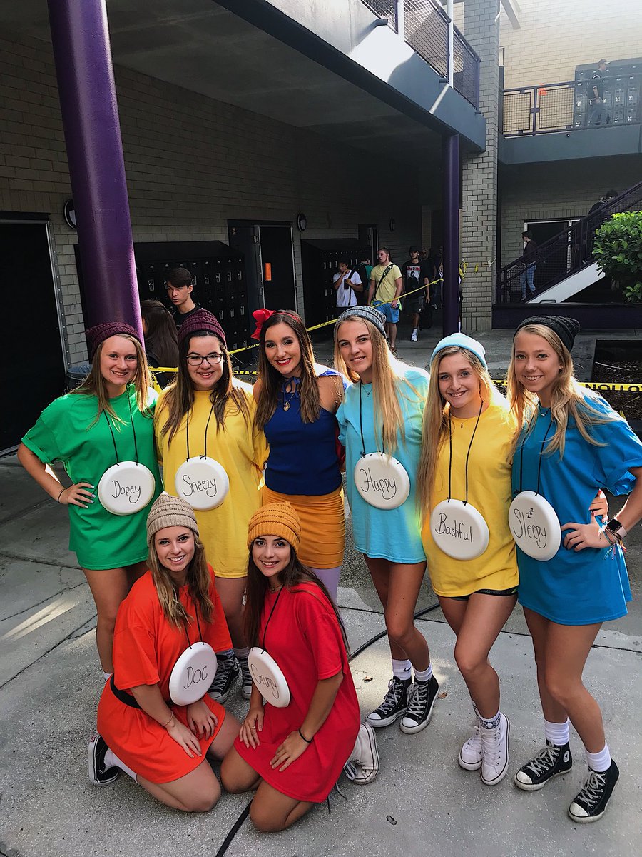 hanna_horan29's tweet photo. snow white &amp; her dwarfs!🍎 #rrHoCo #TheWayISeeIt #day2 https://t.co/MZGOhEkHG8