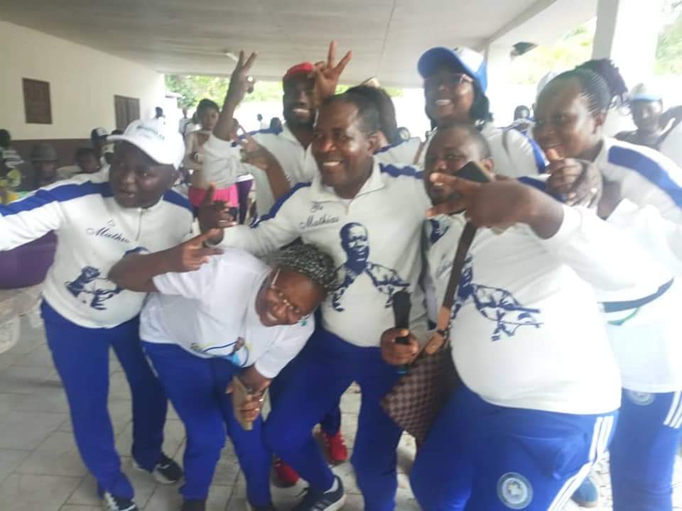 EstelleAngangou's tweet photo. Mathias OTOUNGA OSSIBADJOUO, candidat du 1er siège, commune d'Okondja.

Les guerriers du DCP Ali Bongo Ondimba en ordre de bataille. 
La victoire, rien que la victoire. Cash et sans bavure. 
@Mdeuxo1 
@PDG_Gabon https://t.co/SEp5Jf4exT