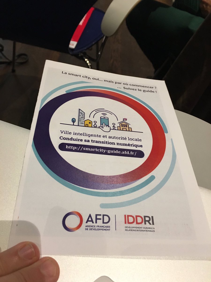 GillesBetis's tweet photo. Présentation du #GuideSmartCity AFD /IDDRI par @LaureCriqui https://t.co/qWHbQpo27f