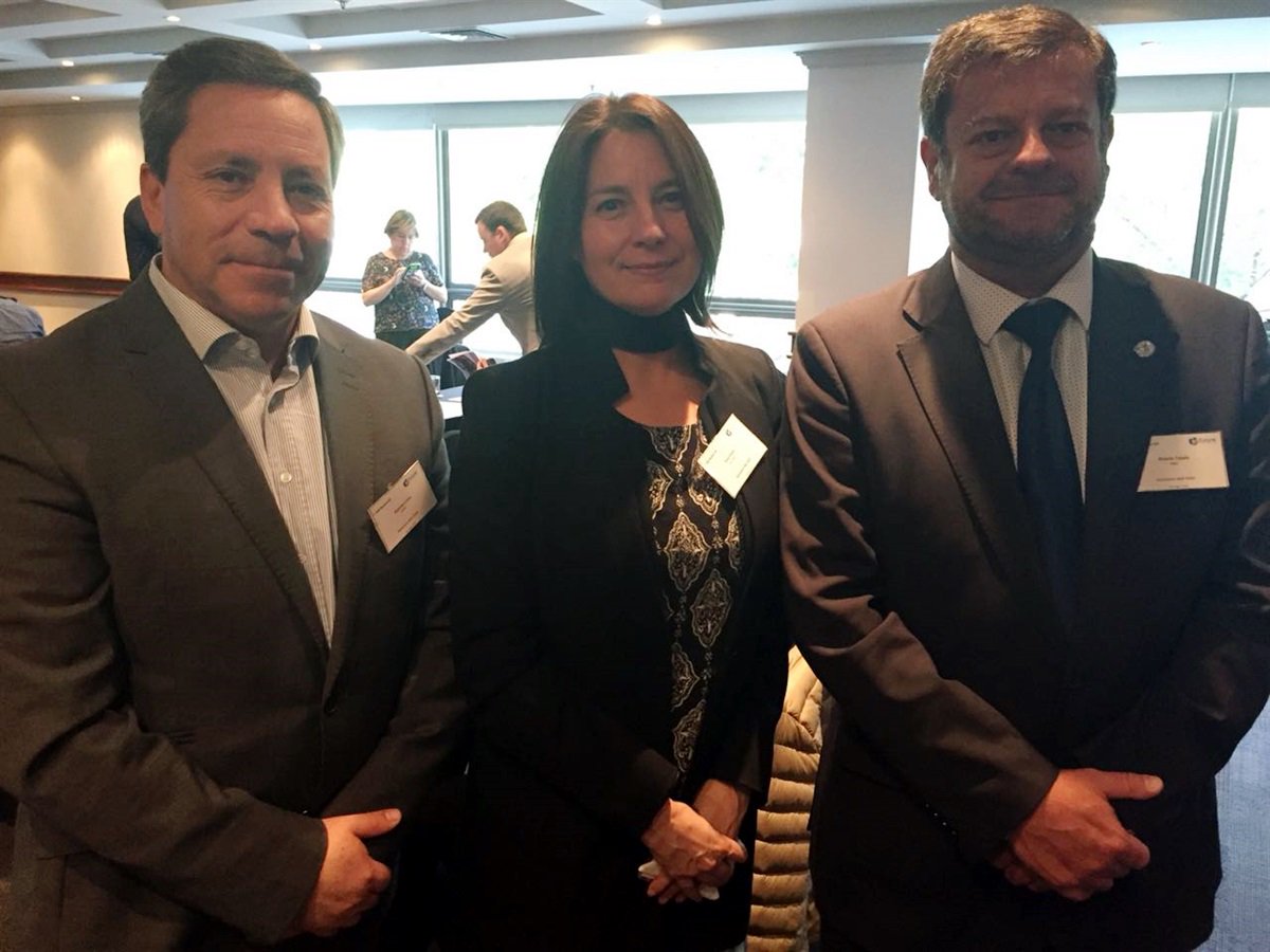 mundomaritimo's tweet photo. Incertidumbre y traspaso de costos a los usuarios fueron tratados en Seminario #IMO 2020  @Armada_Chile @navieraschile #ABCBunkerOil #FutureEvents  https://t.co/rkSCTobaSf https://t.co/nxpLGWhaWV