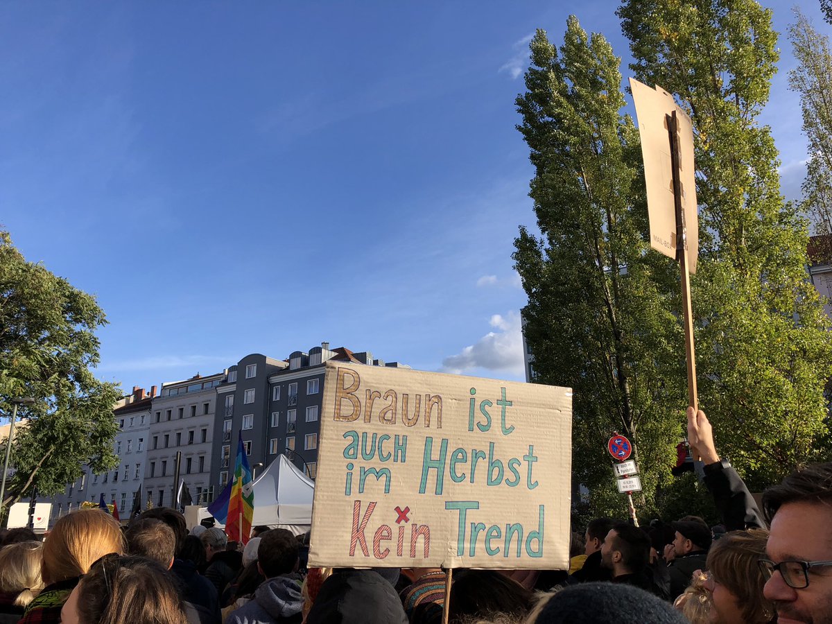 katinkerbella's tweet photo. Nazis raus!
#fcknzs #fckwfd #wtfwfd #demo #demonstration #berlin #nowfd #b0310 #nonazis https://t.co/TLHjOVYA92