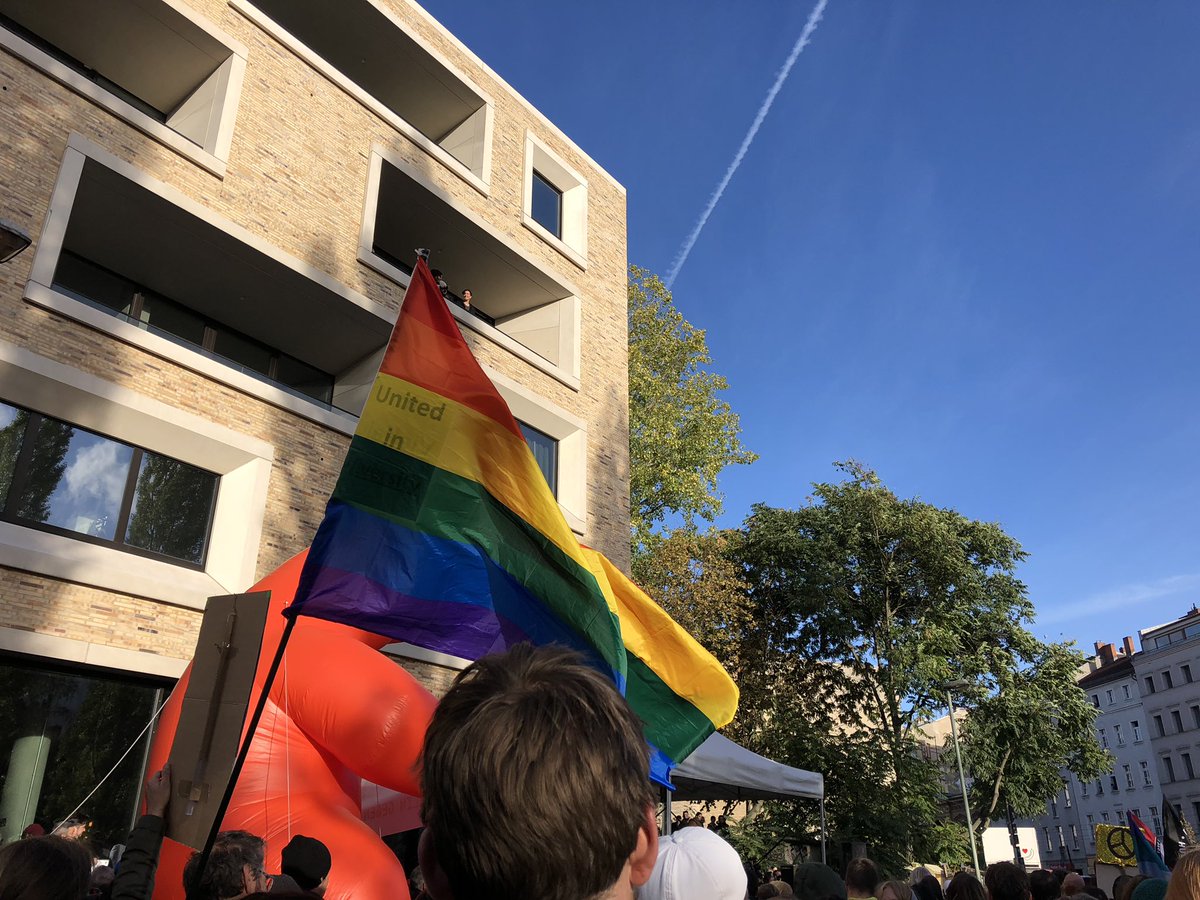 katinkerbella's tweet photo. Nazis raus!
#fcknzs #fckwfd #wtfwfd #demo #demonstration #berlin #nowfd #b0310 #nonazis https://t.co/TLHjOVYA92