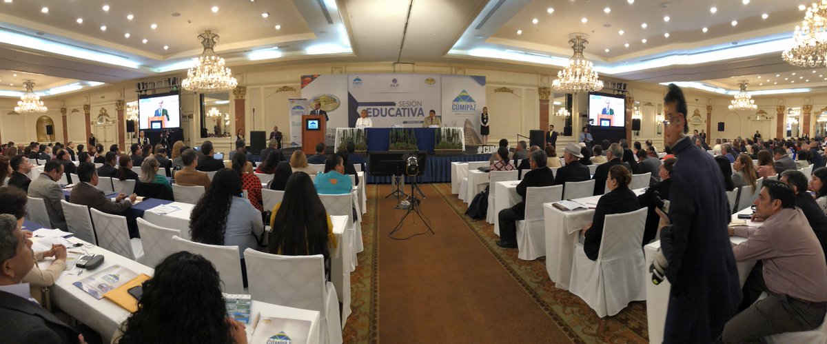 MineducGT's tweet photo. #RutaPaís2032 Ministro @oscar_hlopez apertura sesión educativa de la 4a. Cumbre de Integración por la Paz #CUMIPAZ2018 y anuncia que el @MineducGT ha creado el Acuerdo Ministerial 2009-2018 donde se declara de interés educativo la #CUMIPAZ https://t.co/G1FEMmSEAA