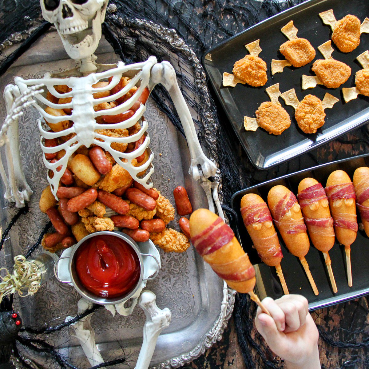 TonyaStaab's tweet photo. #ad Looking for ideas for your Halloween party? Check out these fright bites and more >>https://t.co/xqtWqPAkHM<< thanks to @TysonBrand @HillshireFarm and #StateFairCornDogs #FeastOnFrightBitesAtWM https://t.co/ktpt36SYDU https://t.co/dDLR35wzlP