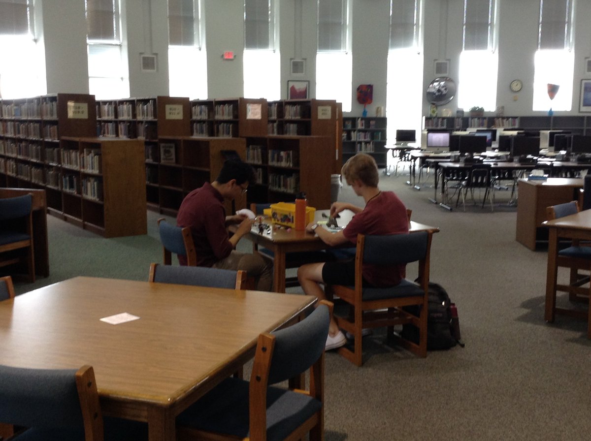 BISD_Libraries's tweet photo. A few pics from a very busy BHS Library!  @LaneBuban @BryanISD @BISD_ITech #LibrariesMatter #LibrariesDoALittleBitOfEverything #Reading #Fun #Tinkering https://t.co/BZHSu9PJRG