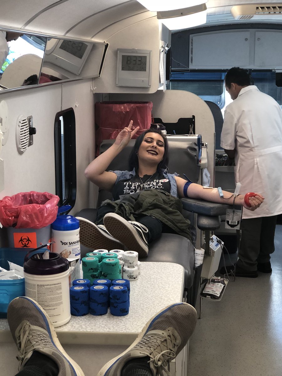 Golden Valley High School Service For The Community At Golden Valley Being Bulldogstrong Requires Service Today Students Are Serving Their Communities By Donating Blood Thanks To Houchin Bllod Bank For