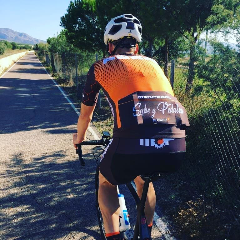 Flower_Cycling's tweet photo. Nueva equipación diseñada para el Team Monpedal. 
Si tú también quieres estrenar la tuya y personalizar cada detalle, envíanos tu diseño a 📧info@flower.es o nuestro departamento se encargará de crear una propuesta.
📸 julio_monpedal_karagols
#FlowerCyclingWear #cyclingwear https://t.co/Qm3RLh3hjO