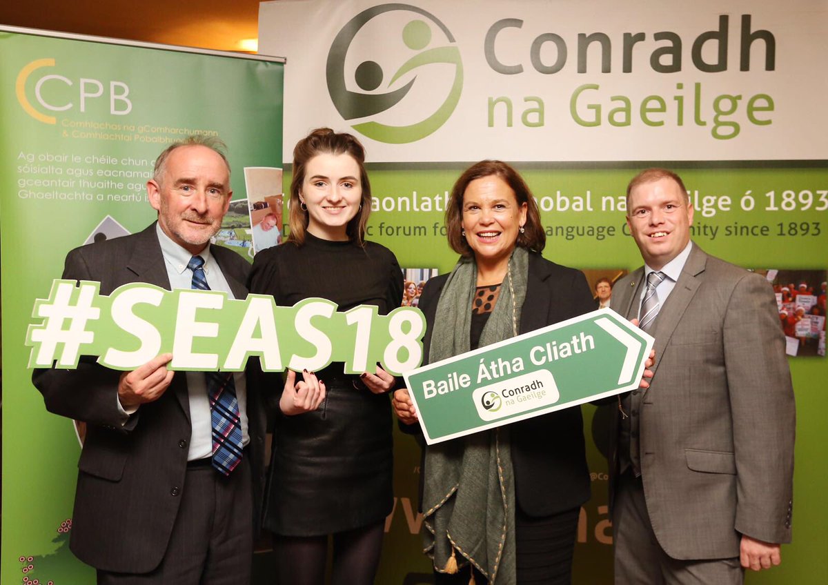 CnaG's tweet photo. Lá stocaireachta @cnag fós ag dul ar aghaidh in óstán Buswells
Peadar Mac Fhlannchadha @CnaG Niamh Ní Chróinín, bainisteoir @RaidioRiRa
Mary Lou McDonald, Uachtarán @sinnfeinireland
& Caoimhín Ó Cadhla, CnaG ag #SEAS18 https://t.co/7oxZXaS5Pu