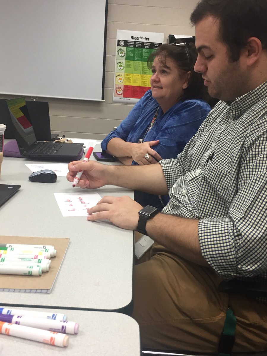 STEMSusanC's tweet photo. #distributiveleadership @Oak_Hill_Middle How do you feel about YouTube learning? Using #paperslides https://t.co/tkERiGZpXK