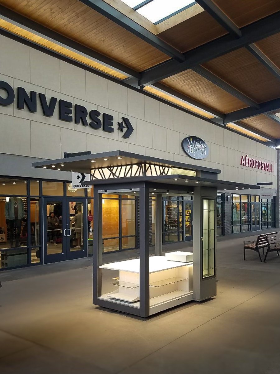 Creations_GR's tweet photo. Congratulations to the Denver Premium Outlets @simonmalls on their grand opening! Be sure to stop by a #RMU and check out some of the local vendors. #OutDoorRetail #Retail #OutdoorShops #ShoppingCenters #LifeStyleCenters #ExperientalRetail #OutdoorMall #CommonArea #PopUpShops https://t.co/d9GV2luT1m