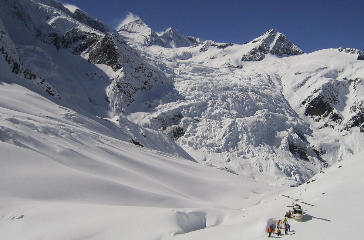 Colo_HeliSkier's tweet photo. Booking Week for 2019-20 at CMH Heli-Skiing is Oct 15-19, 2018. After which prices go up. 
If you'd like to come skiing/boarding with us in 2019-20 please contact me and I'll get you lined up.
#skiing #snowboarding #heliskiing #powder https://t.co/MJZnKqZRtw