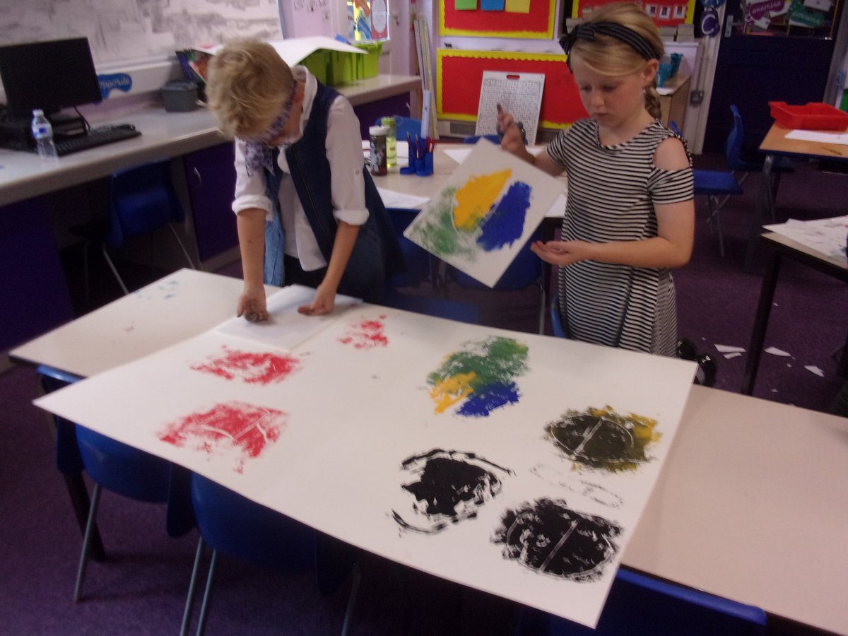 MissJenkinson's tweet photo. Y3 worked their socks off today: making, creating, composing, writing, producing and performing all things 1960's - who knew there was so much to learn from the 1960's @GarswoodPrimary #decadeinaday #enjoy #learn #engross #apply #master website has the full gallery https://t.co/JZsw2IEwVx