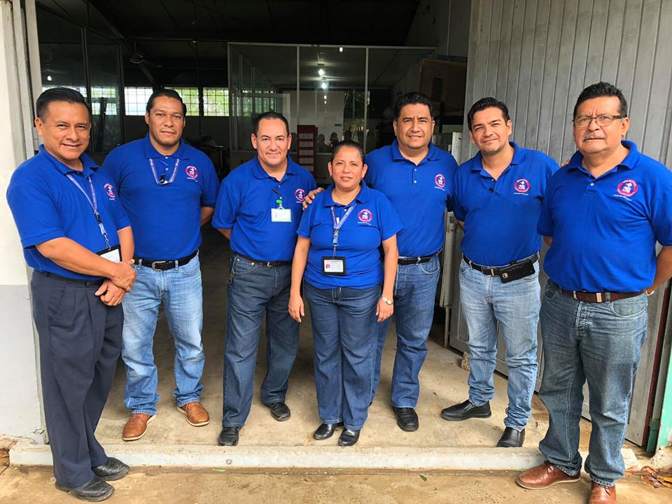 CecytevTV1's tweet photo. 📚🔌💡⚡️Equipo técnico en ELECTRICIDAD CECyTEV plantel no.01 Tres Valles. https://t.co/6GJdu4CxgM