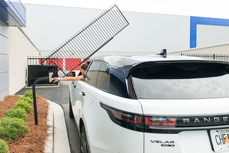 It’s your stuff, and it’s our job to protect it. That’s why security is 🔑 at our #storage facilities. Click the link in our bio to see availabilities near you! #stopnstor #heretohelp #selfstorage #wegotyourback
