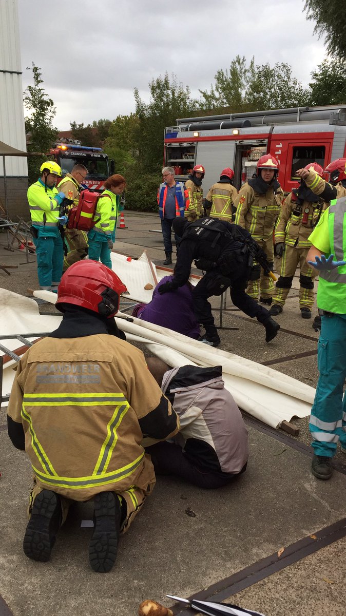 jefvandewerff's tweet photo. Vandaag mooie oefening met #MMT @BrwZaanstad en brandweer #Marken en @Marechaussee en @AmbuAmsterdam mooie scenario's en prima samenwerking https://t.co/Hkg7M1iKef